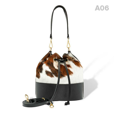 woody Mia Damen-Beuteltasche aus Fell Natur-Schwarz, Frontansicht