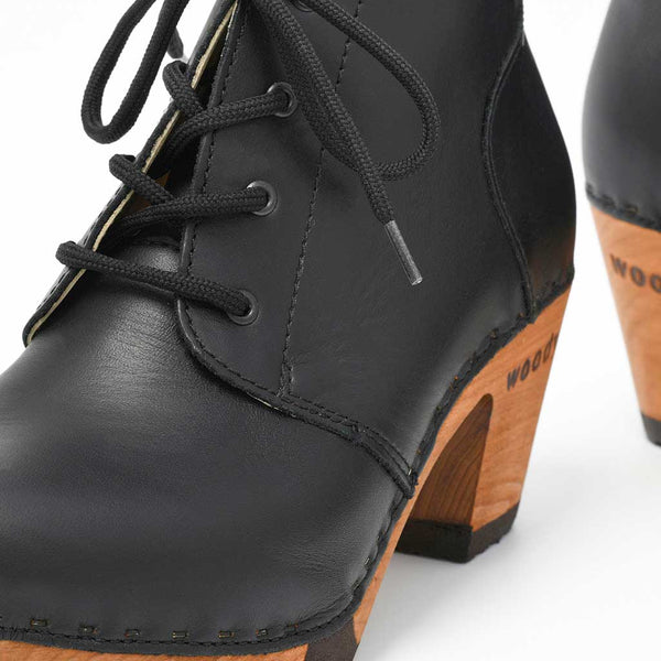 [Nero Glattleder] Nora Clog Ankle Boots, Stiefelette woddy Schuhe. Damen Stiefeletten kaufen, clog boots damen stiefel mit biegsamer nachhaltiger holzsohle. Damenclogs, Damen Clogs - Clogs Damen. Holzschuhe für Damen, Damen Clogs, Holzclogs, Damen Pantoletten mit Holzsohle. Holz Schuhe, Clog, Farbe: Nero Glattleder (schwarz)