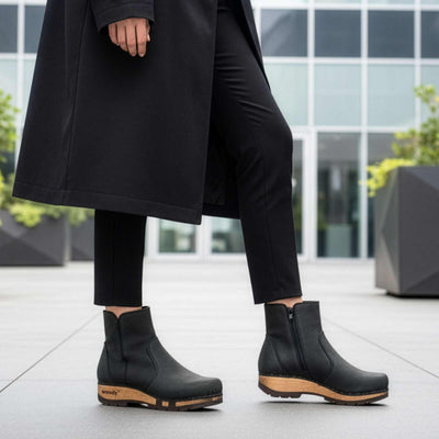 [Nero] Olga Damen Clog Stiefelette mit biegsamer nachhaltiger holzsohle, farbe: nero (schwarz), holzclogs woody, woody schuhe, woody shoes, handgemachte holzschuhe aus österreich, kärnten