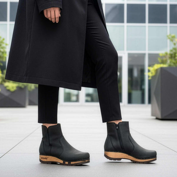 [Nero] Olga Damen Clog Stiefelette mit biegsamer nachhaltiger holzsohle, farbe: nero (schwarz), holzclogs woody, woody schuhe, woody shoes, handgemachte holzschuhe aus österreich, kärnten