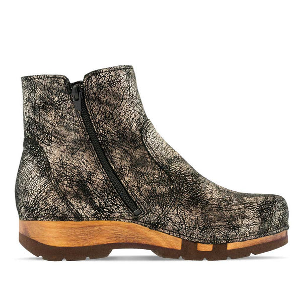 [Noirgold] Olga Damen Clog Stiefelette mit biegsamer nachhaltiger holzsohle, holzclogs woody, woody schuhe, woody shoes, handgemachte holzschuhe aus österreich, kärnten, farbe: noirgold (gold mit schwarzen cracks)