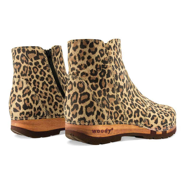 [Wildcat] Olga Damen Clog Stiefelette mit biegsamer nachhaltiger holzsohle, holzclogs woody, woody schuhe, woody shoes, handgemachte holzschuhe aus österreich, kärnten, farbe: wildcat (animal print)