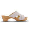 woody Fiona Damen-Pantolette in Weiss, Detailansicht Leder und Holzsohle - handgefertigt in Oesterreich