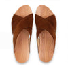 woody Mila Damen-Pantolette in Hazelnut, Rueckansicht mit Holzsohle - handgefertigt in Oesterreich