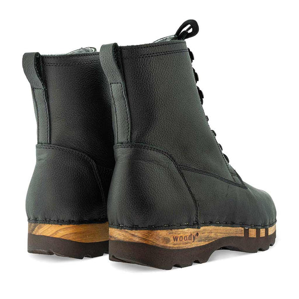 [Cervo Nero] Pascal Herren Clog Stiefel mit biegsamer nachhaltiger holzsohle, farbe: cervo nero schwarz, holzclogs woody schuhe, woody shoes, handgemachte holzschuhe aus österreich kärnten