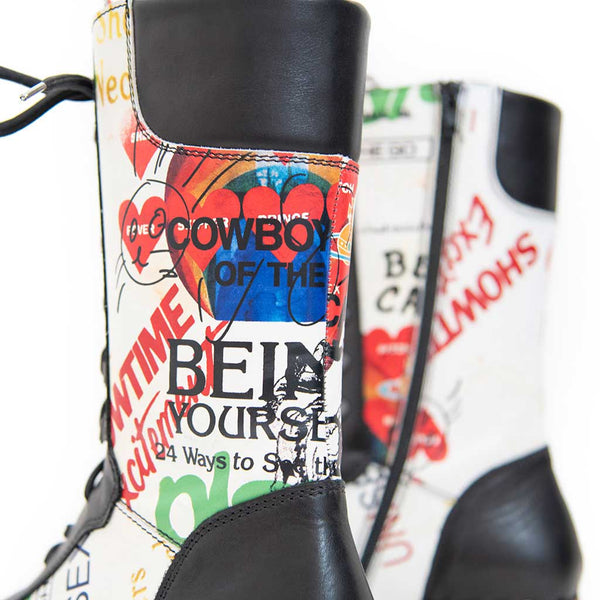 [Showtime] Ramona Clog Stiefel von woody Schuhe. Damen Stiefel mit hohem Schaft bestellen. Holzclog Stiefel. Holzstiefel. Stiefel für Damen handgemacht. Handgemachte Stiefel kaufen., farbe: showtime (multicolor-print)