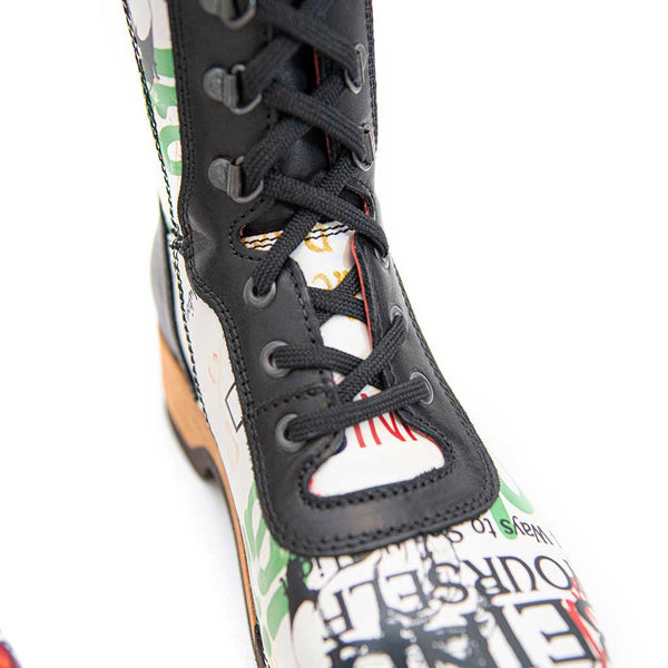 [Showtime] Ramona Clog Stiefel von woody Schuhe. Damen Stiefel mit hohem Schaft bestellen. Holzclog Stiefel. Holzstiefel. Stiefel für Damen handgemacht. Handgemachte Stiefel kaufen., farbe: showtime (multicolor-print)