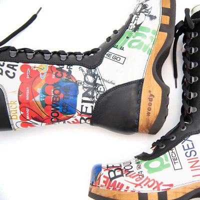 [Showtime] Ramona Clog Stiefel von woody Schuhe. Damen Stiefel mit hohem Schaft bestellen. Holzclog Stiefel. Holzstiefel. Stiefel für Damen handgemacht. Handgemachte Stiefel kaufen., farbe: showtime (multicolor-print)