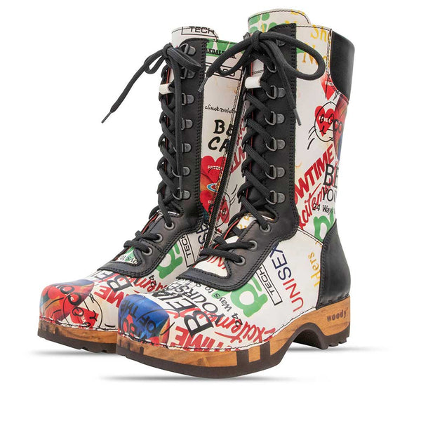 [Showtime] Ramona Clog Stiefel von woody Schuhe. Damen Stiefel mit hohem Schaft bestellen. Holzclog Stiefel. Holzstiefel. Stiefel für Damen handgemacht. Handgemachte Stiefel kaufen., farbe: showtime (multicolor-print)