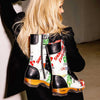 [Showtime] Ramona Clog Stiefel von woody Schuhe. Damen Stiefel mit hohem Schaft bestellen. Holzclog Stiefel. Holzstiefel. Stiefel für Damen handgemacht. Handgemachte Stiefel kaufen., farbe: showtime (multicolor-print)