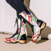 [Showtime] Ramona Clog Stiefel von woody Schuhe. Damen Stiefel mit hohem Schaft bestellen. Holzclog Stiefel. Holzstiefel. Stiefel für Damen handgemacht. Handgemachte Stiefel kaufen., farbe: showtime (multicolor-print)