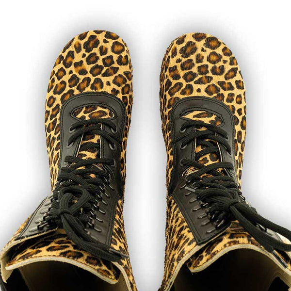 [Leopard-Schwarz] Ramona Fell Damen Clog Stiefel im Leopard Design. Holzschuhe Damen, Damenstiefel clogs damen ramona fell, farbe: leopard (print). stiefel, winterclog, winterclogs. damenstiefel clogs weiss. damen fellschuhe bestellen, fellclogs, weisse fellstiefel mit holzschuhe, holzclogs fell kaufen.