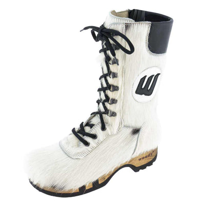 [Logo Fell Weiss] Ramona Fell Damen Clog Stiefel weiss fellstiefel. stiefel, winterclog, winterclogs. damenstiefel clogs weiss. damen fellschuhe bestellen, fellclogs, weisse fellstiefel mit holzschuhe, holzclogs fell kaufen.