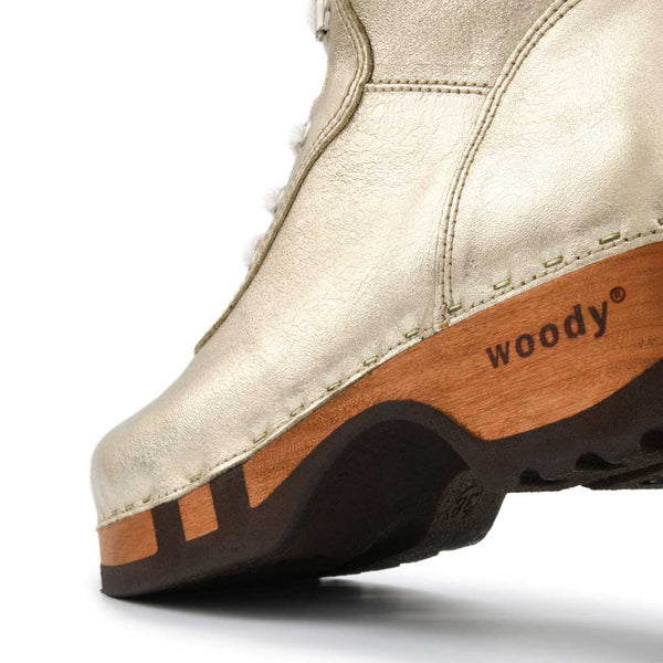 [Gold] Ramona Clog Stiefel von woody Schuhe. Damen Stiefel mit hohem Schaft bestellen. Holzclog Stiefel. Holzstiefel. Stiefel für Damen handgemacht. Handgemachte Stiefel kaufen, farbe: gold, Ramona von woody Schuhe. Damen Stiefel mit hohem Schaft bestellen. Holzclog Stiefel. Holzstiefel. Stiefel für Damen handgemacht. Handgemachte Stiefel kaufen., farbe: gold