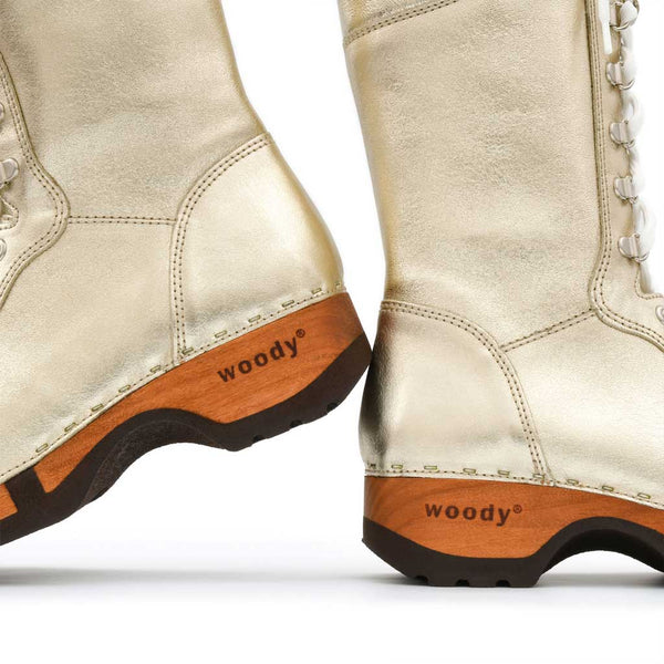 [Gold] Ramona Clog Stiefel von woody Schuhe. Damen Stiefel mit hohem Schaft bestellen. Holzclog Stiefel. Holzstiefel. Stiefel für Damen handgemacht. Handgemachte Stiefel kaufen, farbe: gold, Ramona von woody Schuhe. Damen Stiefel mit hohem Schaft bestellen. Holzclog Stiefel. Holzstiefel. Stiefel für Damen handgemacht. Handgemachte Stiefel kaufen., farbe: gold
