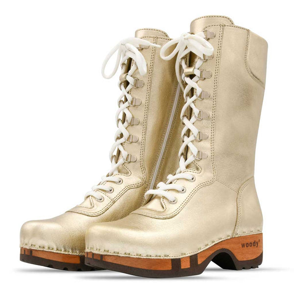 [Gold] Ramona Clog Stiefel von woody Schuhe. Damen Stiefel mit hohem Schaft bestellen. Holzclog Stiefel. Holzstiefel. Stiefel für Damen handgemacht. Handgemachte Stiefel kaufen, farbe: gold, Ramona von woody Schuhe. Damen Stiefel mit hohem Schaft bestellen. Holzclog Stiefel. Holzstiefel. Stiefel für Damen handgemacht. Handgemachte Stiefel kaufen., farbe: gold