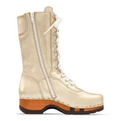 [Gold] Ramona Clog Stiefel von woody Schuhe. Damen Stiefel mit hohem Schaft bestellen. Holzclog Stiefel. Holzstiefel. Stiefel für Damen handgemacht. Handgemachte Stiefel kaufen, farbe: gold, Ramona von woody Schuhe. Damen Stiefel mit hohem Schaft bestellen. Holzclog Stiefel. Holzstiefel. Stiefel für Damen handgemacht. Handgemachte Stiefel kaufen., farbe: gold