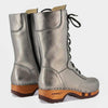 [Titan] Ramona Clog Stiefel von woody Schuhe. Damen Stiefel mit hohem Schaft bestellen. Holzclog Stiefel. Holzstiefel. Stiefel für Damen handgemacht. Handgemachte Stiefel kaufen., farbe: titan