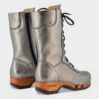 [Titan] Ramona Clog Stiefel von woody Schuhe. Damen Stiefel mit hohem Schaft bestellen. Holzclog Stiefel. Holzstiefel. Stiefel für Damen handgemacht. Handgemachte Stiefel kaufen., farbe: titan