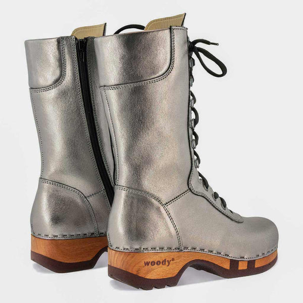 [Titan] Ramona Clog Stiefel von woody Schuhe. Damen Stiefel mit hohem Schaft bestellen. Holzclog Stiefel. Holzstiefel. Stiefel für Damen handgemacht. Handgemachte Stiefel kaufen., farbe: titan