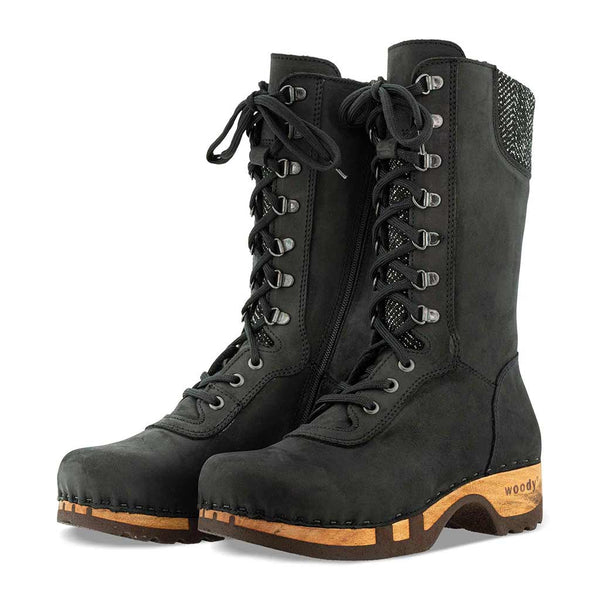 [Nero] Ramona Clog Stiefel von woody Schuhe. Damen Stiefel mit hohem Schaft bestellen. Holzclog Stiefel. Holzstiefel. Stiefel für Damen handgemacht. Handgemachte Stiefel kaufen., farbe: nero (schwarz)