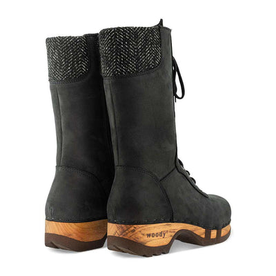 [Nero] Ramona Clog Stiefel von woody Schuhe. Damen Stiefel mit hohem Schaft bestellen. Holzclog Stiefel. Holzstiefel. Stiefel für Damen handgemacht. Handgemachte Stiefel kaufen., farbe: nero (schwarz)