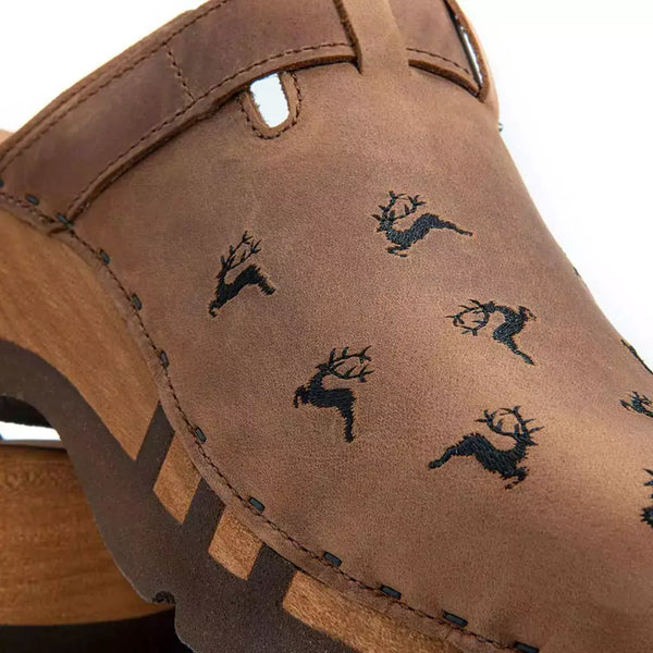 [Tabacco] Roderich Herren Clog mit Stick hirsche streumuster für herren, biegsame nachhaltige holzsohle, farbe: olivia, holzclogs woody, woody schuhe, woody shoes, handgemachte holzschuhe aus österreich, kärnten