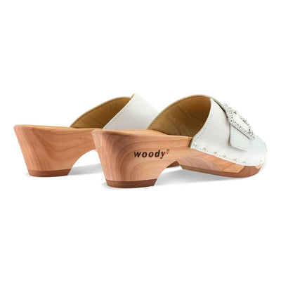 [Weiss mit Schmuck] Romina Damen Clog Pantolette mit Zierschnalle – elegant, mit biegsamer Sohle – Farbe: weiss mit silberner Schnalle (strassbesetzt)