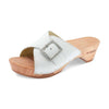 [Weiss mit Schmuck] Romina Damen Clog Pantolette mit Zierschnalle – elegant, mit biegsamer Sohle – Farbe: weiss mit silberner Schnalle (strassbesetzt)