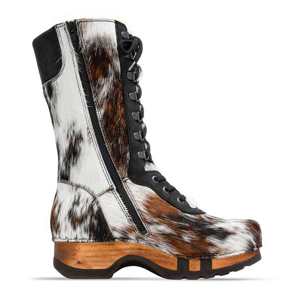 [Natur Fell] Rosanna Fell Damen Clog Stiefel von woody Schuhe. Damen Stiefel mit hohem Schaft bestellen. Holzclog Stiefel. Holzstiefel. Stiefel für Damen handgemacht. Handgemachte Stiefel kaufen. - farbe natur fell. Kuhfellstiefel woody. kuhfell clogs