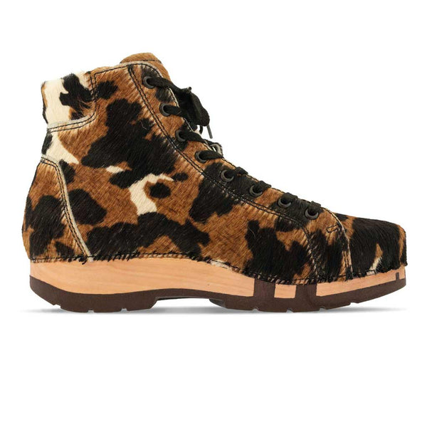 [Fell Kombi] Roxy Fell Damen Sneaker, clog sneakers für damen mit hohem schaft und biegsamer nachhaltiger holzsohle, farbe: fell kombi (kuh-print-design), holzclogs woody, woody schuhe, woody shoes, handgemachte holzschuhe aus österreich, kärnten