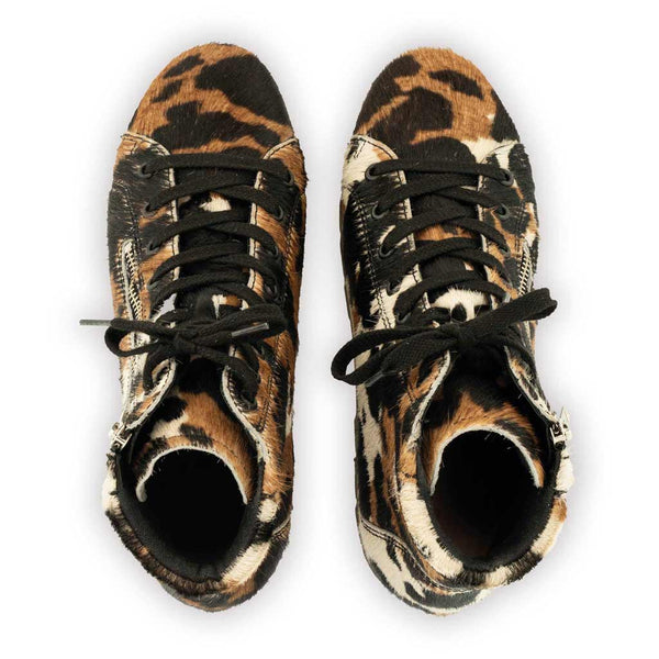 [Fell Kombi] Roxy Fell Damen Sneaker, clog sneakers für damen mit hohem schaft und biegsamer nachhaltiger holzsohle, farbe: fell kombi (kuh-print-design), holzclogs woody, woody schuhe, woody shoes, handgemachte holzschuhe aus österreich, kärnten