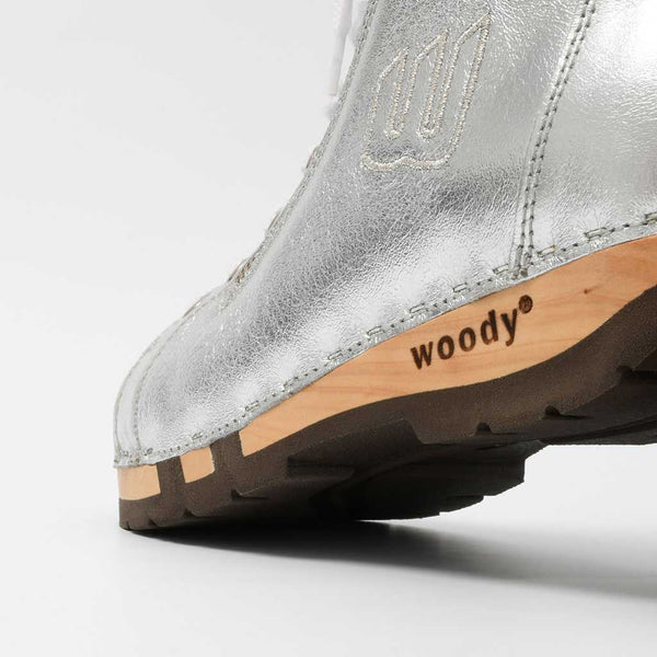 [Silber] Roxy Damen Clog Sneaker Silber von woody Schuhe. Clogs Damen, Damen Sneakers. roxy, clog sneakers für damen mit hohem schaft und biegsamer nachhaltiger holzsohle, farbe: silber (glattleder), holzclogs woody, woody schuhe, woody shoes, handgemachte holzschuhe aus österreich, kärnten