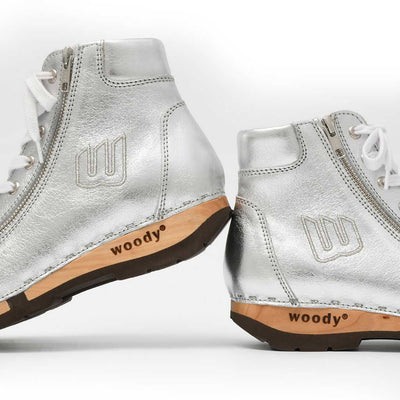 [Silber] Roxy Damen Clog Sneaker Silber von woody Schuhe. Clogs Damen, Damen Sneakers. roxy, clog sneakers für damen mit hohem schaft und biegsamer nachhaltiger holzsohle, farbe: silber (glattleder), holzclogs woody, woody schuhe, woody shoes, handgemachte holzschuhe aus österreich, kärnten