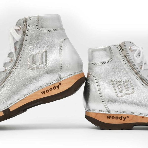 [Silber] Roxy Damen Clog Sneaker Silber von woody Schuhe. Clogs Damen, Damen Sneakers. roxy, clog sneakers für damen mit hohem schaft und biegsamer nachhaltiger holzsohle, farbe: silber (glattleder), holzclogs woody, woody schuhe, woody shoes, handgemachte holzschuhe aus österreich, kärnten