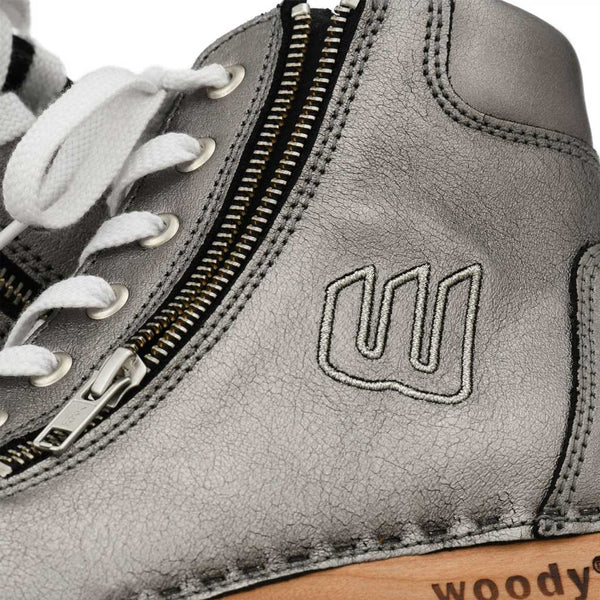 [Titan] Roxy Damen Clog Sneaker Argentino von woody Schuhe. Clogs Damen roxy, clog sneakers für damen mit hohem schaft und biegsamer nachhaltiger holzsohle, farbe: titan, holzclogs woody, woody schuhe, woody shoes, handgemachte holzschuhe aus österreich, kärnten