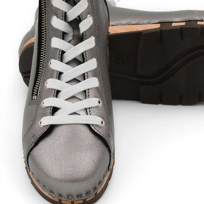 [Titan] Roxy Damen Clog Sneaker Argentino von woody Schuhe. Clogs Damen roxy, clog sneakers für damen mit hohem schaft und biegsamer nachhaltiger holzsohle, farbe: titan, holzclogs woody, woody schuhe, woody shoes, handgemachte holzschuhe aus österreich, kärnten