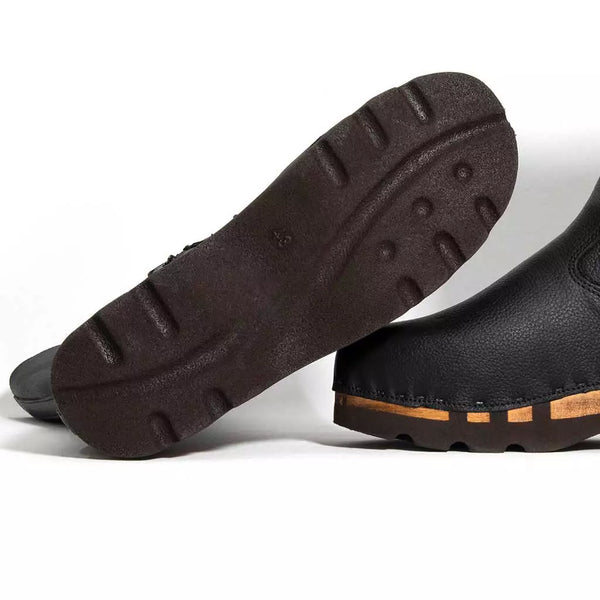 [Nero] Sandro Herren Clog Stiefel von woody Schuhe. Herrenclogs mit biegsamer Holzsohle von woody Schuhe, Herrenclog von woody Schuhe. Clogs mit biegsamer Holzsohle und holzfußbett. Herrenclogs, Holzclogs kaufen. Clogs online bestellen. Handgemachte Herrenstiefel, farbe: nero (schwarz)