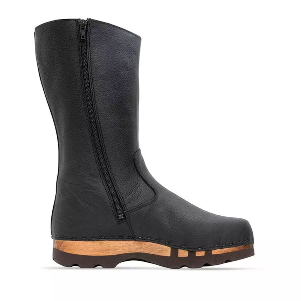 [Nero] Sandro Herren Clog Stiefel von woody Schuhe. Herrenclogs mit biegsamer Holzsohle von woody Schuhe, Herrenclog von woody Schuhe. Clogs mit biegsamer Holzsohle und holzfußbett. Herrenclogs, Holzclogs kaufen. Clogs online bestellen. Handgemachte Herrenstiefel, farbe: nero (schwarz)
