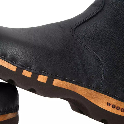 [Nero] Sandro Herren Clog Stiefel von woody Schuhe. Herrenclogs mit biegsamer Holzsohle von woody Schuhe, Herrenclog von woody Schuhe. Clogs mit biegsamer Holzsohle und holzfußbett. Herrenclogs, Holzclogs kaufen. Clogs online bestellen. Handgemachte Herrenstiefel, farbe: nero (schwarz)