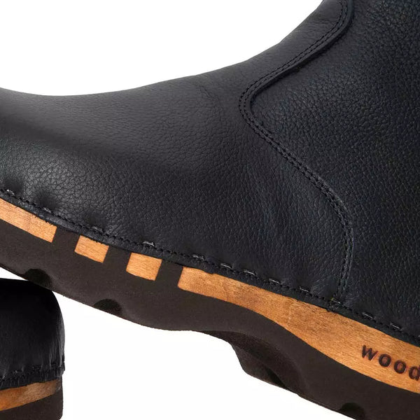 [Nero] Sandro Herren Clog Stiefel von woody Schuhe. Herrenclogs mit biegsamer Holzsohle von woody Schuhe, Herrenclog von woody Schuhe. Clogs mit biegsamer Holzsohle und holzfußbett. Herrenclogs, Holzclogs kaufen. Clogs online bestellen. Handgemachte Herrenstiefel, farbe: nero (schwarz)