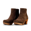 woody Tanja Damen-Clog-Stiefelette in Chocolate mit offener Zehenpartie und Holzsohle - handgefertigt in Oesterreich