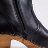 [Nero Glattleder] Tanja Damen Clog Stiefelette. woody holzschuhe. tanya ankle boots gefüttert, damenstiefel, stiefel, damenclogs mit flexibler, biegsamer holzsohle. holzclogs, clogs damen knöchel stiefel, damen clogs mit fussbett. ankleboots holz schuhe, holzclog, holzschuhe kaufen, Farbe: nero glattleder (schwarz) 