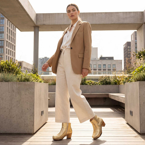 [Gold] Tanja Damen Clog Stiefelette, woody holzschuhe. tanja ankle boots gefüttert, damenstiefel, stiefel, damenclogs mit flexibler, biegsamer holzsohle. holzclogs, clogs damen knöchel stiefel, damen clogs mit fussbett. ankleboots holz schuhe, holzclog, holzschuhe kaufen, Farbe: gold