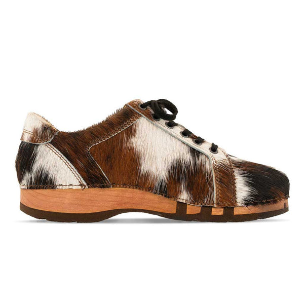 [Fell Natur] Wayne Fell Herren Clog Sneaker, Herrenclog Sneaker, sneakers clogs herren mit biegsamer nachhaltiger holzsohle, der bestseller, holzclogs woody, woody schuhe, woody shoes, handgemachte holzschuhe aus österreich, kärnten, farbe: tricolore rinder naturfell