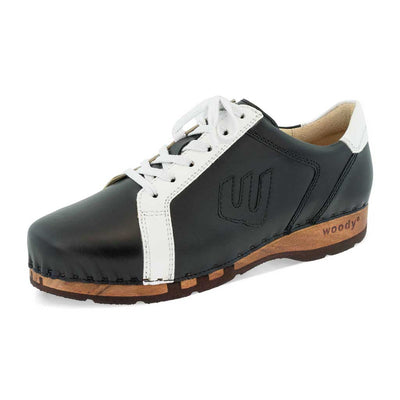 [Shadow] Wayne Herren Clog Sneaker mit biegsamer nachhaltiger holzsohle, der bestseller, farbe: shadow (asymetrisch weiss und schwarz), holzclogs woody, woody schuhe, woody shoes, handgemachte holzschuhe aus österreich, kärnten