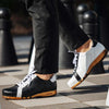 [Shadow] Wayne Herren Clog Sneaker mit biegsamer nachhaltiger holzsohle, der bestseller, farbe: shadow (asymetrisch weiss und schwarz), holzclogs woody, woody schuhe, woody shoes, handgemachte holzschuhe aus österreich, kärnten