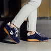 [Navy-Creme] Wayne Herren Clog Sneaker, Herrenclog Sneaker, sneakers clogs herren mit biegsamer nachhaltiger holzsohle, der bestseller, holzclogs woody, woody schuhe, woody shoes, handgemachte holzschuhe aus österreich, kärnten, farbe: navi-creme