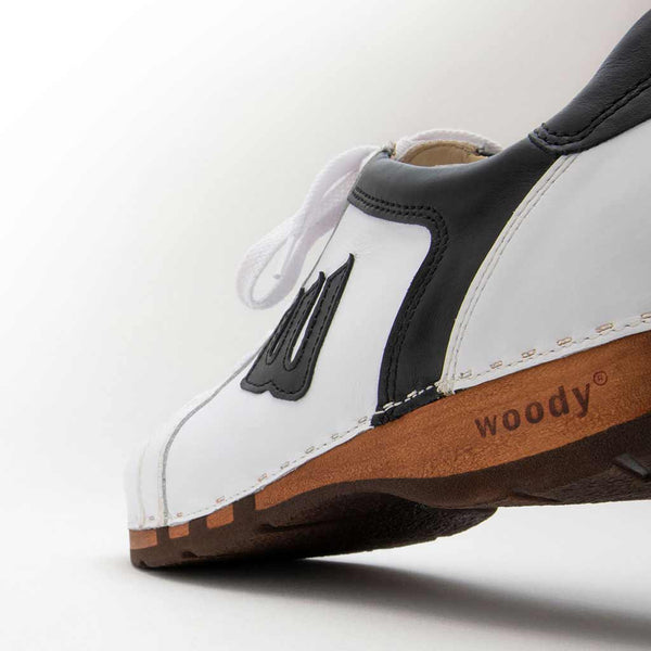 [Weiss-Schwarz] Wayne Herren Clog Sneaker mit biegsamer nachhaltiger holzsohle, der bestseller, farbe: weiss-schwarz, holzclogs woody, woody schuhe, woody shoes, handgemachte holzschuhe aus österreich, kärnten