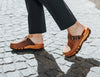 woody Bestseller Clogs aus braunem Leder mit Holzsohle für Damen und Herren – handgefertigt in Österreich